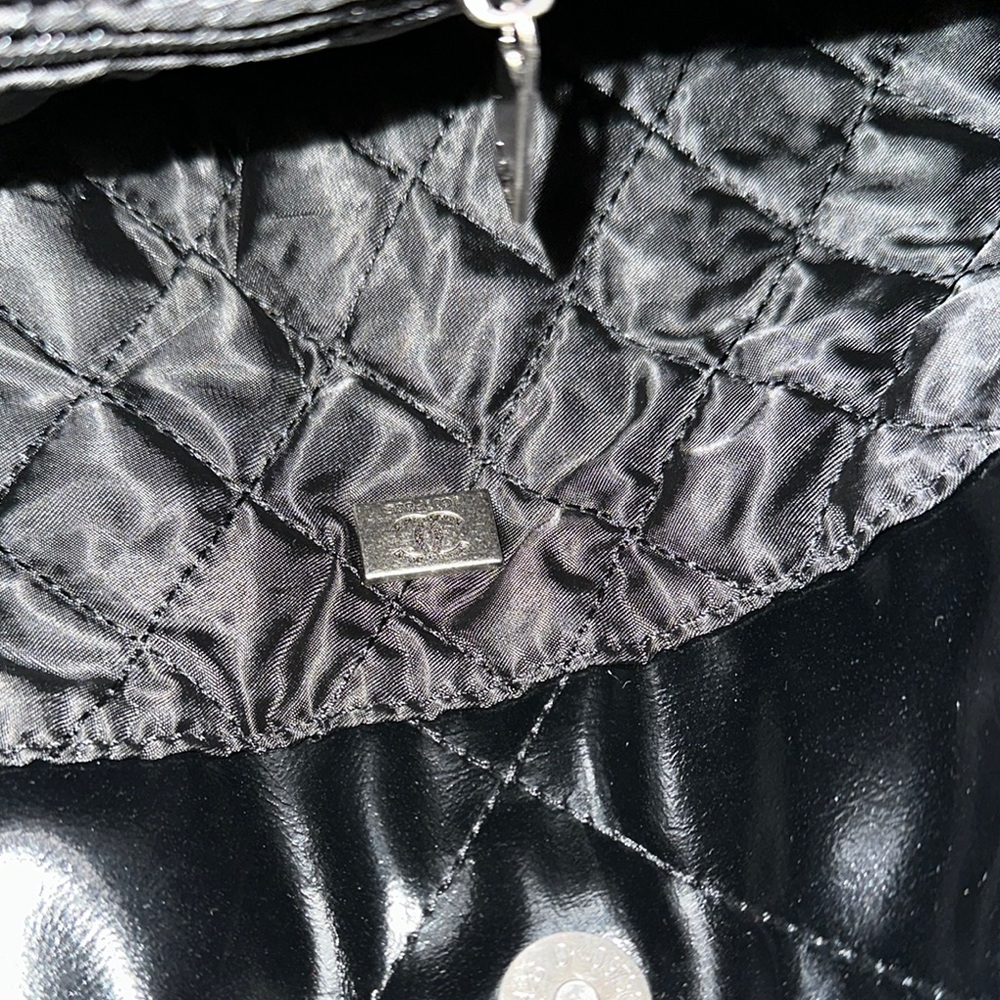 CHANEL Black Quilted Leather Shoulder Bag - Picture 4 of 7